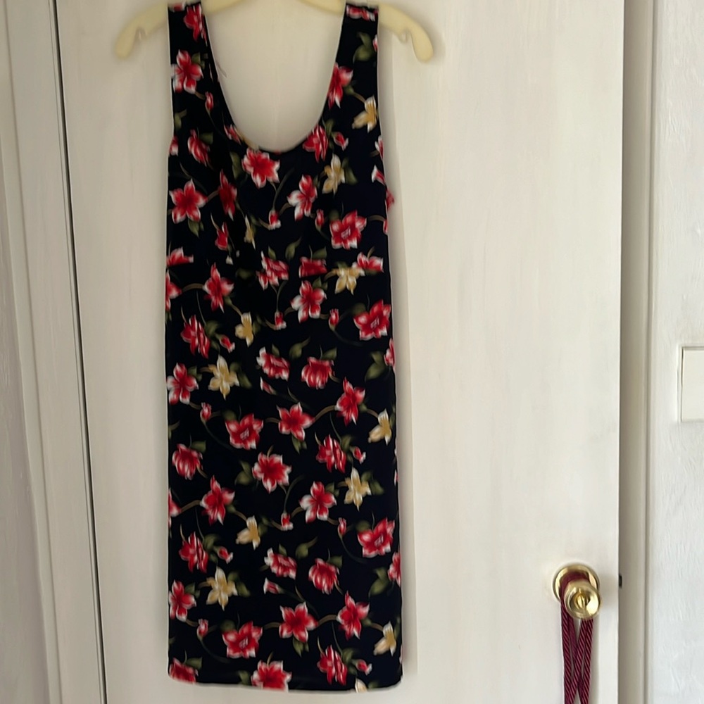 Sleeveless dress. Large. Polyester